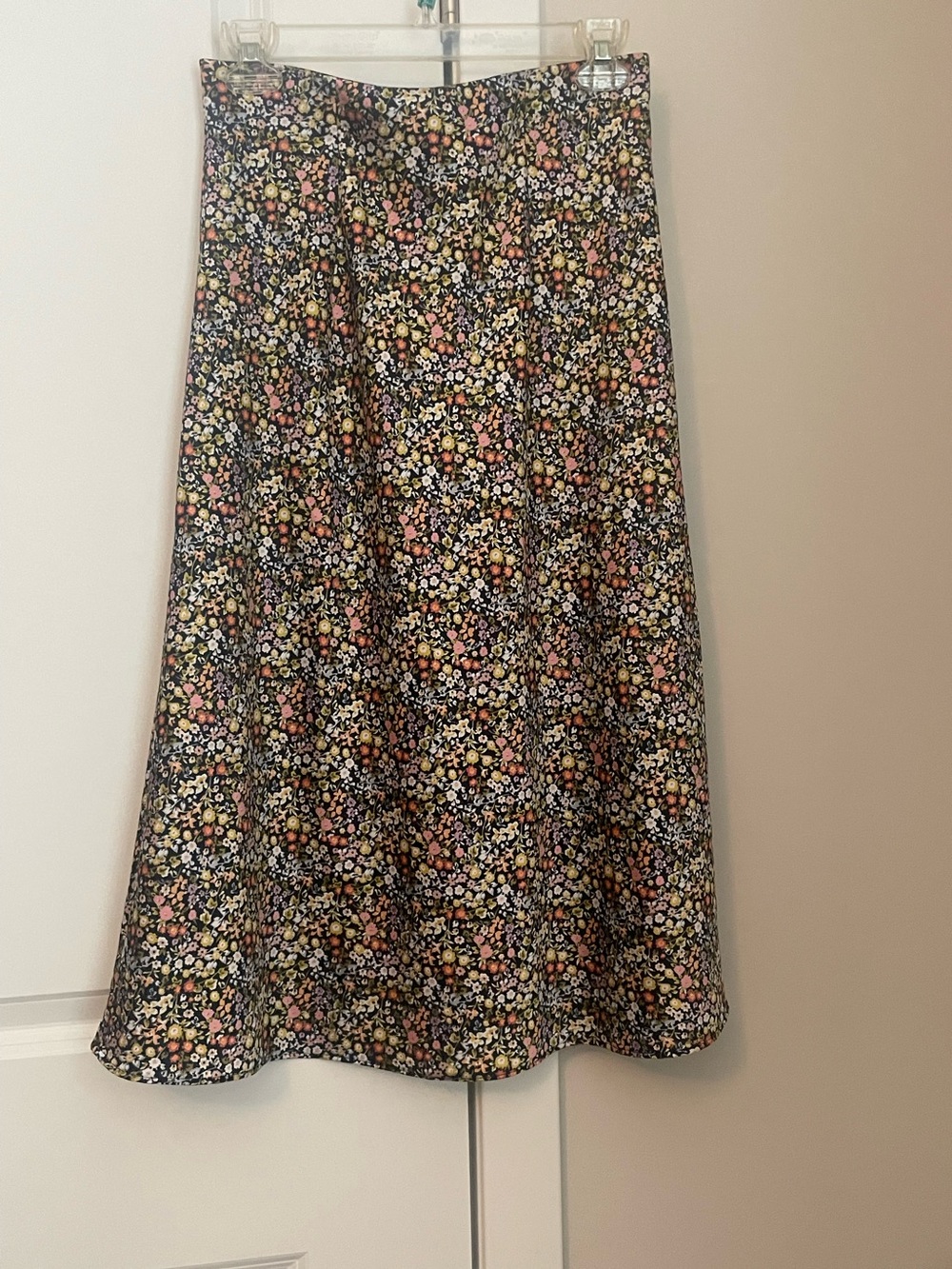 Loft Satin Floral Midi Slip Skirt XSโ